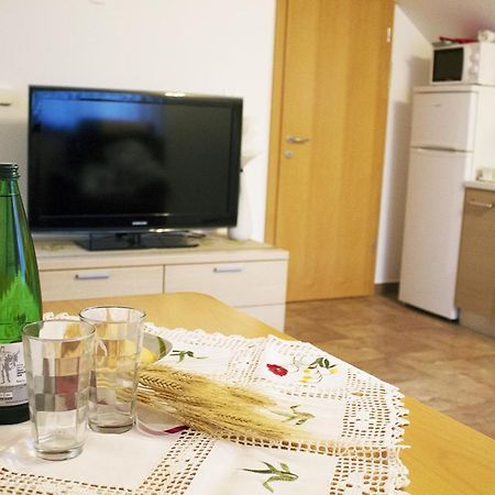 Apartma Pegaz 로가스카슬라티나 외부 사진